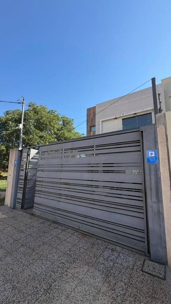 ALQUILO AMPLIO DUPLEX EN JARDIN DE ORO LUQUE — foto 3