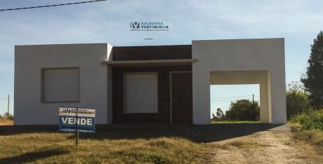 Casa De 2 Dormitorios En Venta – Nueva Helvecia - A Estrenar