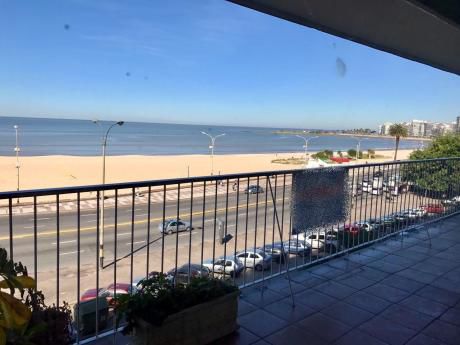 Apto. Con Espectacular Vista A Rambla De Pocitos