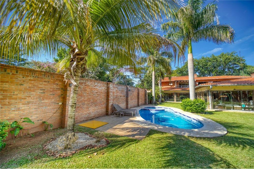 HERMOSA RESIDENCIA QUE BRINDA LUJO Y CONFORT — foto 2
