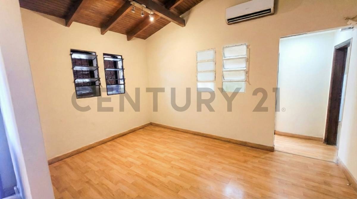 Vendo Casa A Pasos Del Supermercado Los Jardines Luque — foto 3