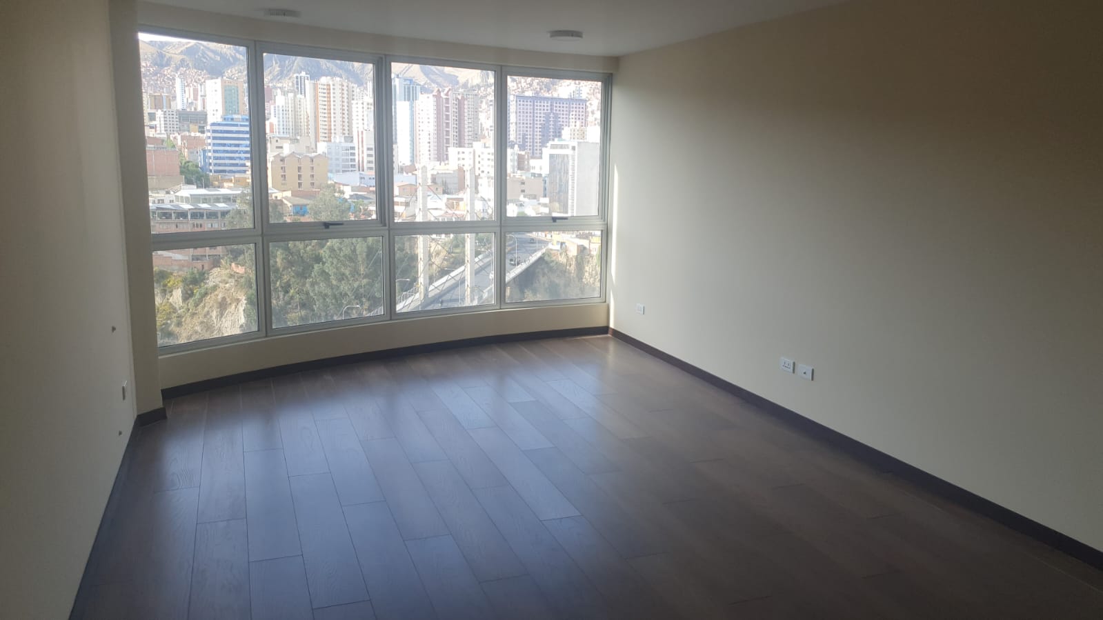 Departamento en Alquiler de 3 dormitorios en las Torres Mall
