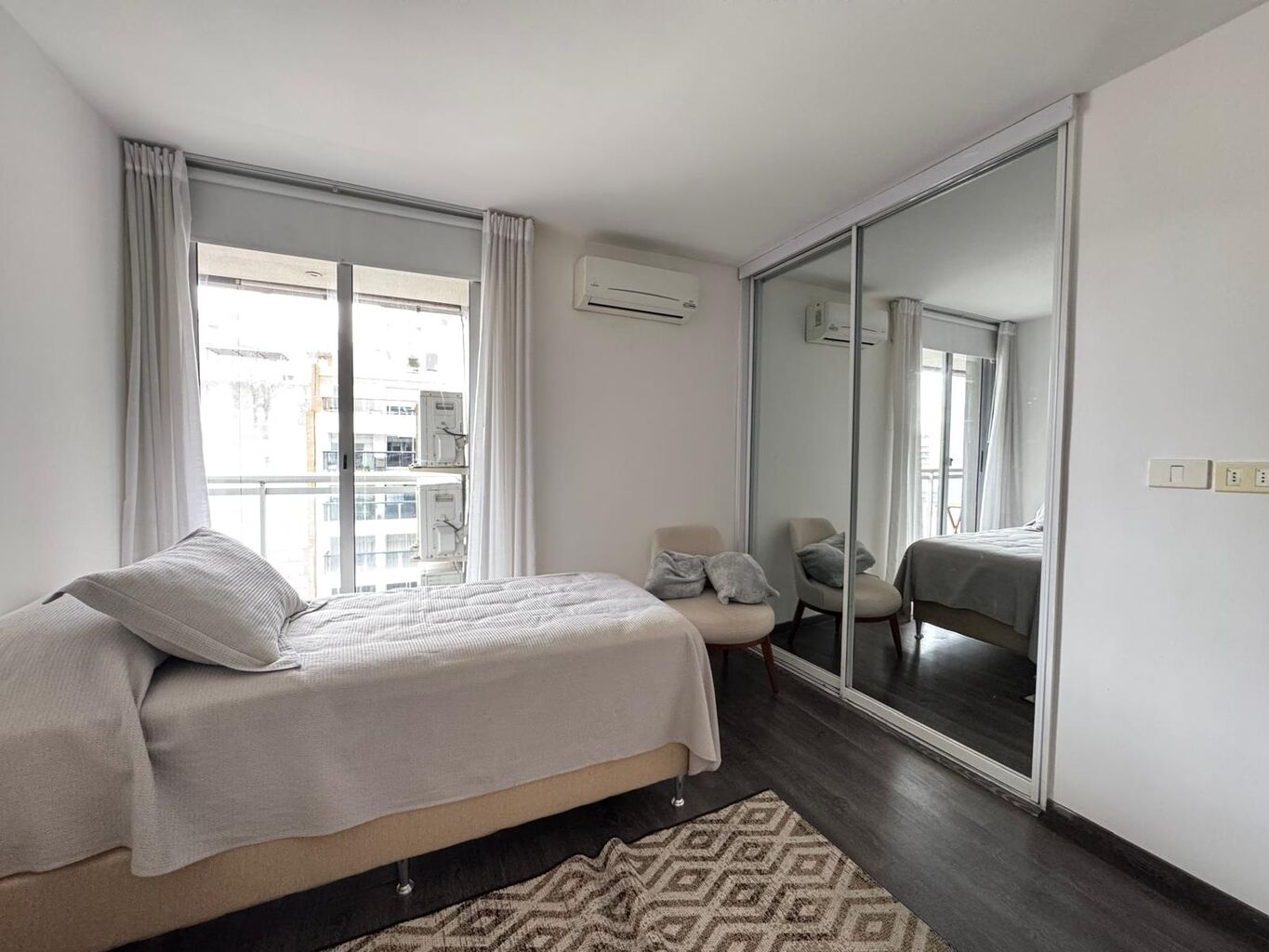 Alquiler amoblado de 2 dormitorios con garaje – Villa Biarritz · Foto 9