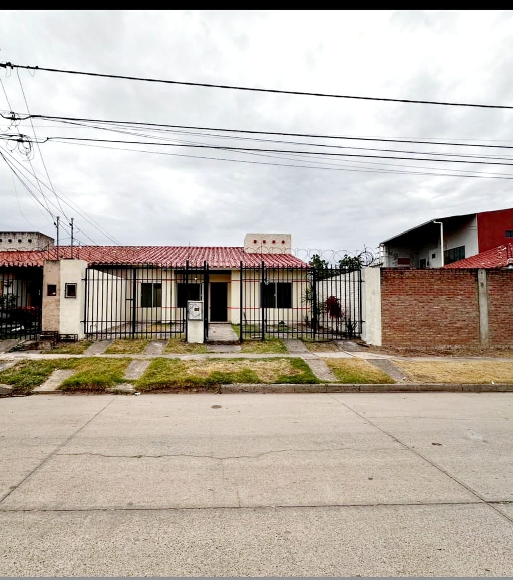 Casa En Venta En Zona Sur Entre 6to Y 7mo Anillo 