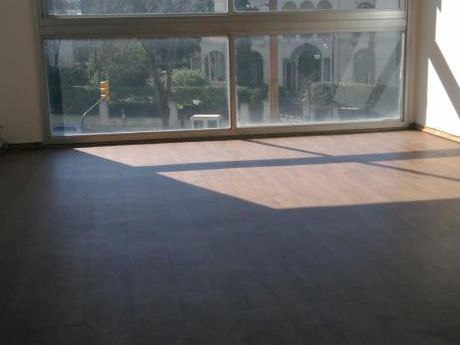 Alquiler De Apartamento Monoambiente En Pocitos, Montevideo