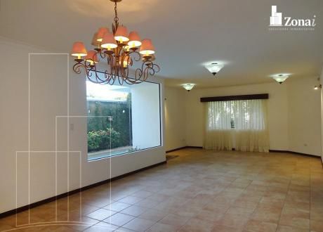 En Alquiler *ideal Para Empresa* Hermosa Casa De Amplios Ambientes!