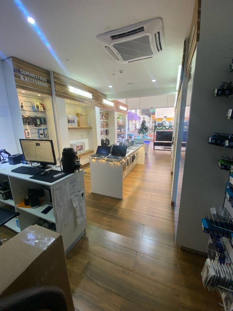 EN ALQUILER LOCAL COMERCIAL EN LOS LAURELES — foto 3
