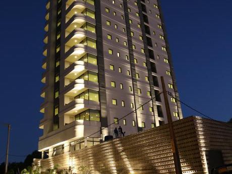 Torres Bolik Ofrece En Encarnación Hermoso Departamento De 3 Dormitorios