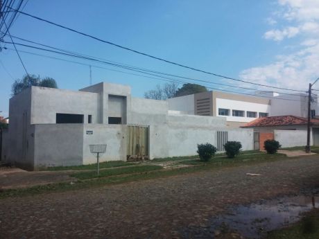 Propiedad Residencial En Esquina
