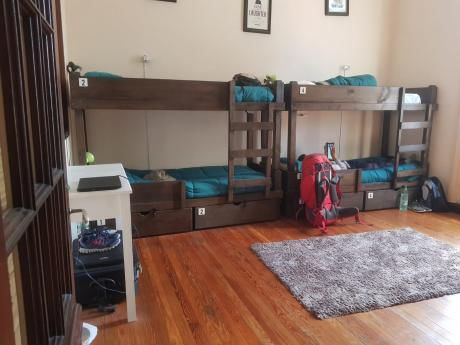 Atención Venta Llave Hostel Junto Tres Cruces Terminal Moderno