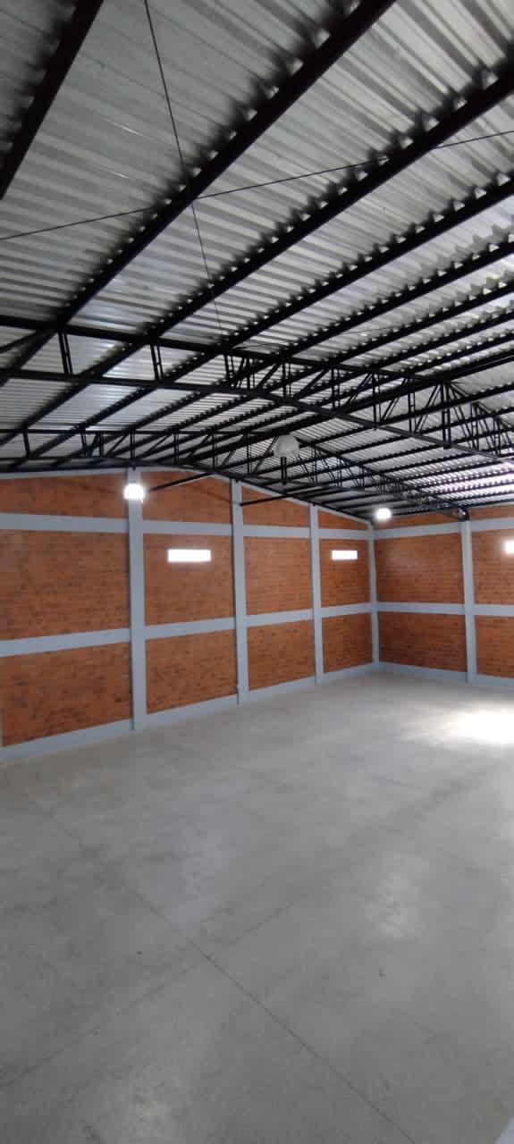 Alquilo depósito de 700 m2 en Mariano Roque Alonso — foto 2