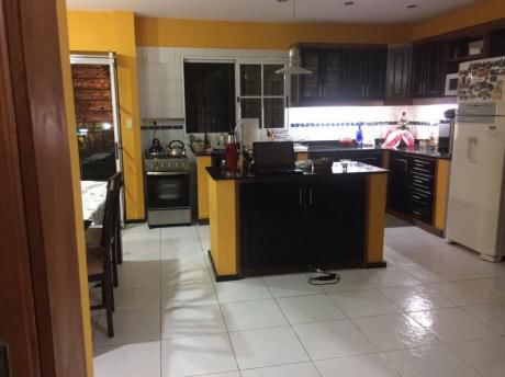 Venta De Casa Próximo Tres Cruces !! Rentada
