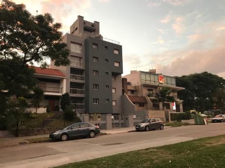 Frente Parque Batlle, De Categoría, Amplio A Estrenar