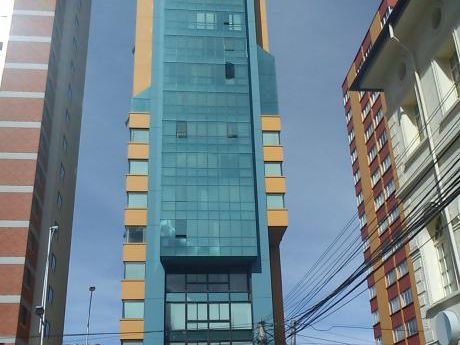 Av. Arce, Excelente Oficina En Venta