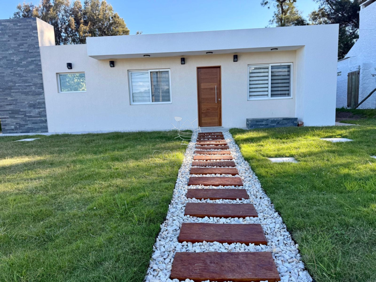 Photo 3 of 20