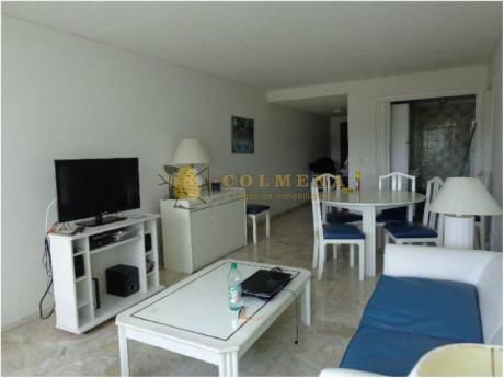 Apartamentos En Playa Mansa: Col761a