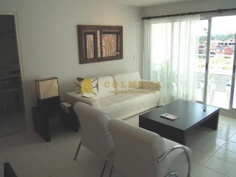 Apartamentos En Playa Mansa: Col767a