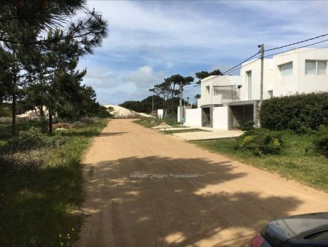 Terreno Con Proyecto Para Vivienda Sobre Rambla