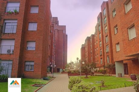Precioso Apartamento En Complejo Del Prado, Con Garaje