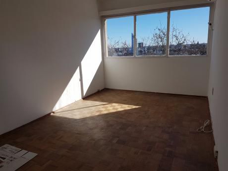 Apartamento Muy Soleado, Piso Alto, Con Vista