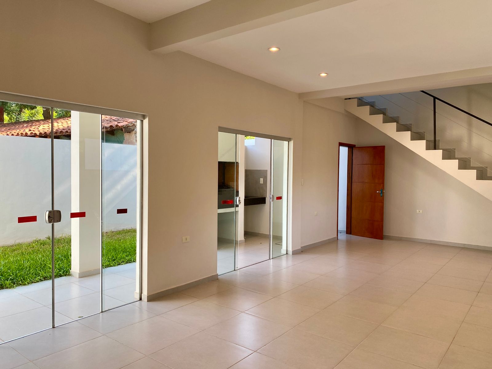 ???? ¡En venta! Dúplex a estrenar en Luque, cerca de la Municipalidad — foto 3