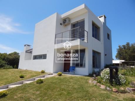 Casa En Alquiler, Piriápolis, Punta Colorada
