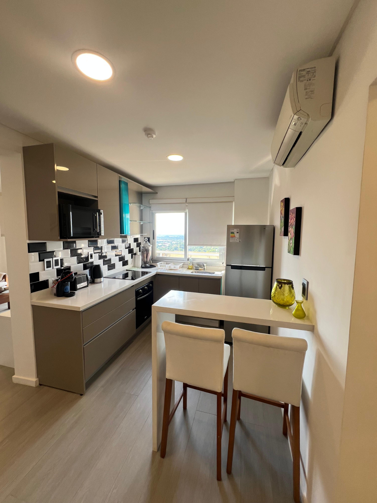 ALQUILO DEPARTAMENTO AMOBLADO DE 1 DORMITORIO EN MBURUCUYA. — foto 3