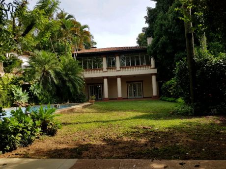 Alquilo Hermosa Casa, Barrio Mcal Estigarribia