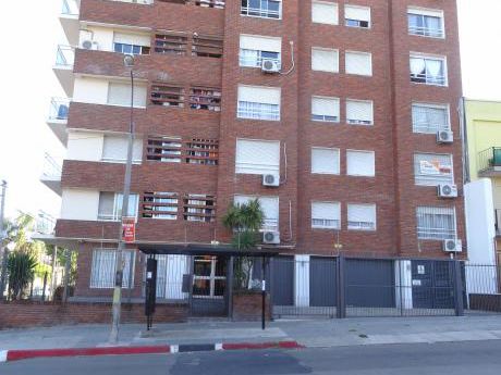Buceo. 2dor. 65mts2. Piso Alto. Aa. Terraza. Vig. 2 Cocheras.