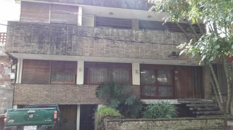Casa De 3 Plantas En Buceo, A 2 Cuadras De Rambla.