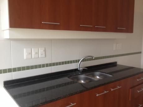 Excelente Apartamento 2 Dormitorios Con Cochera