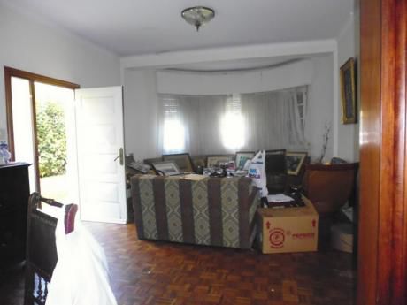 Casa Clásica Y Sólida, En Excelente Punto.