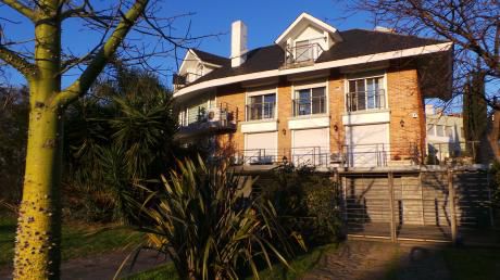 Divino Semi-piso En Carrasco / 3 Suites / Serv / Gge X 2 / Bbq