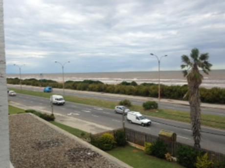 Apartamentos Sobre Rambla En Carrasco, De 2,3 Y 4 Dormitorios, Impecables.