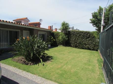 Sólido Chalet Con Muy Buen Terreno