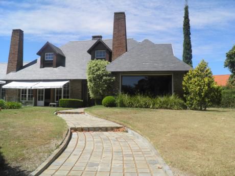 Casa En Carrasco A La Venta! 4 Dormitorios Y Gran Parque