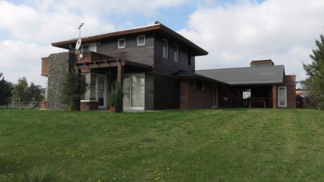 Casa En Colinas De Carrasco. 4 Dorm + Servicio. Mucha Seguridad