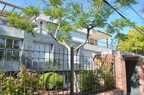 Apartamento De Tres Dormitorios Y Servicio A Estrenar