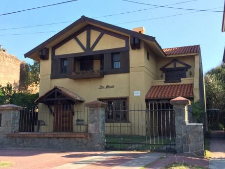 Clásico Chalet De Estilo
