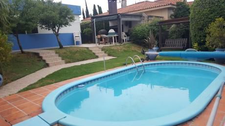Casa De 5 Dormitorios En Carrasco!
