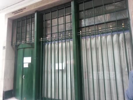 Estupendo Edificio De Fina Construccion