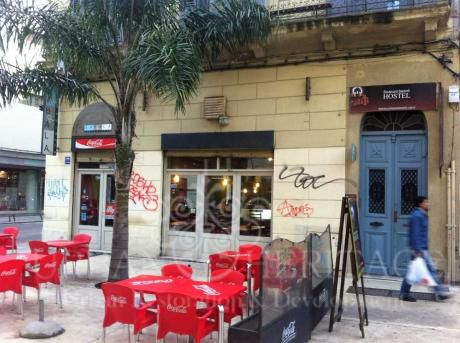 Excepcional Corner Shop Sarandi Pedestrian Street