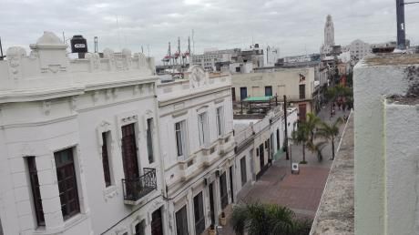 Excelente Casa Sobre Peatonal Perez Castellenos