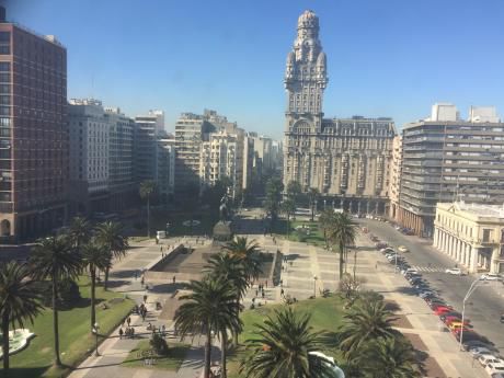 Excelente Vista A Plaza Independencia, A Nuevo, Super Luminoso Con Garaje.