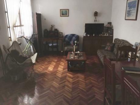 Buen Edificio En El Corazón De La Ciudad Vieja!
