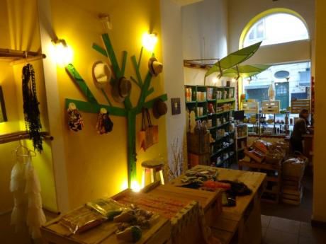 Excelente Local En Pérez Castellano Y 25 De Mayo