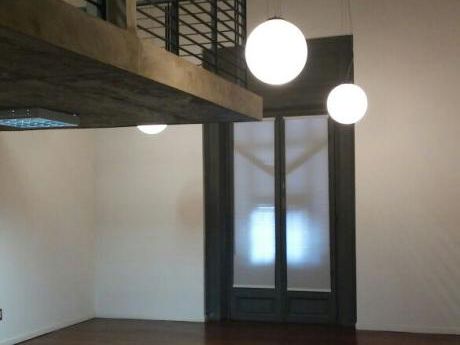 Oficina De 100m2 En Nuevo Edificio En Ciudad Vieja A Metros De Plaza Matriz