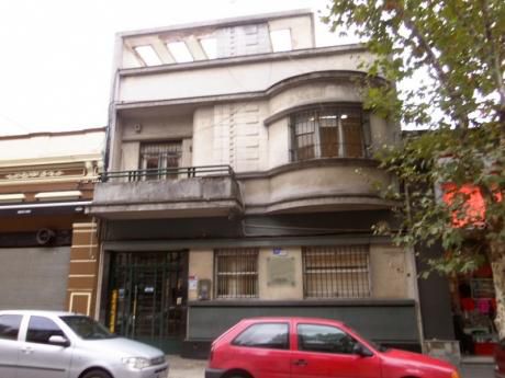Venta De Casa De 3 Plantas - Ideal Para Empresa