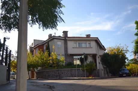 Pocitos Punta Carretas 5 Dormitorios 2 Baños