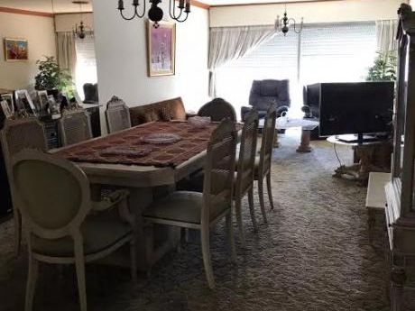 Comodo, Piso Alto, Garage, Servicio Completo, Si Banco!!